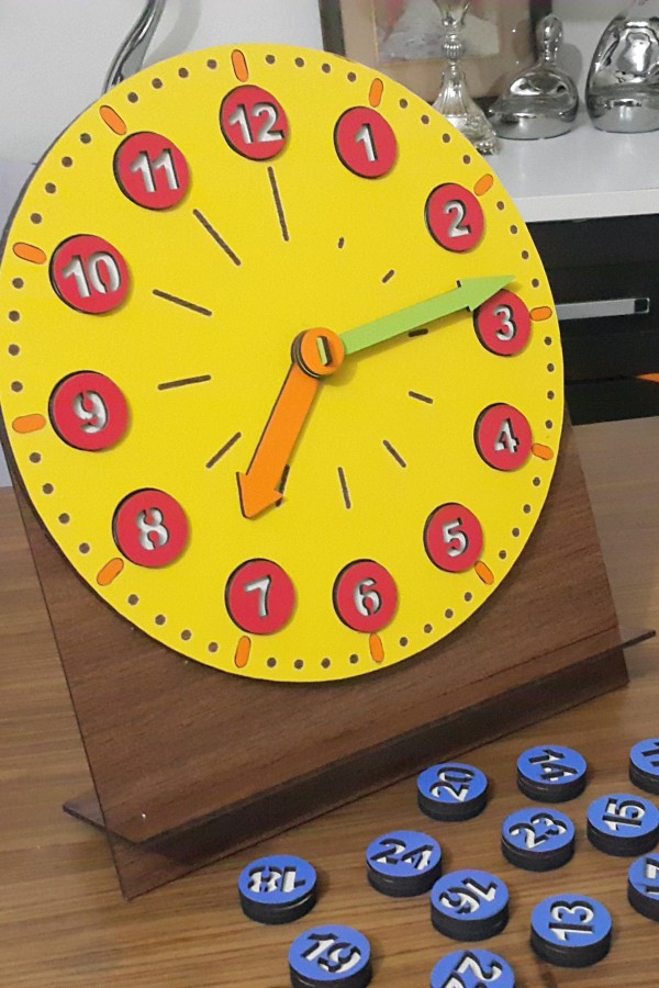 Çocuklar için saati öğreniyorum eğitim seti